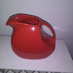 LG fiesta Scarlet disk pitcher